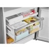 Freezer Hisense em uso armazenando alimentos.